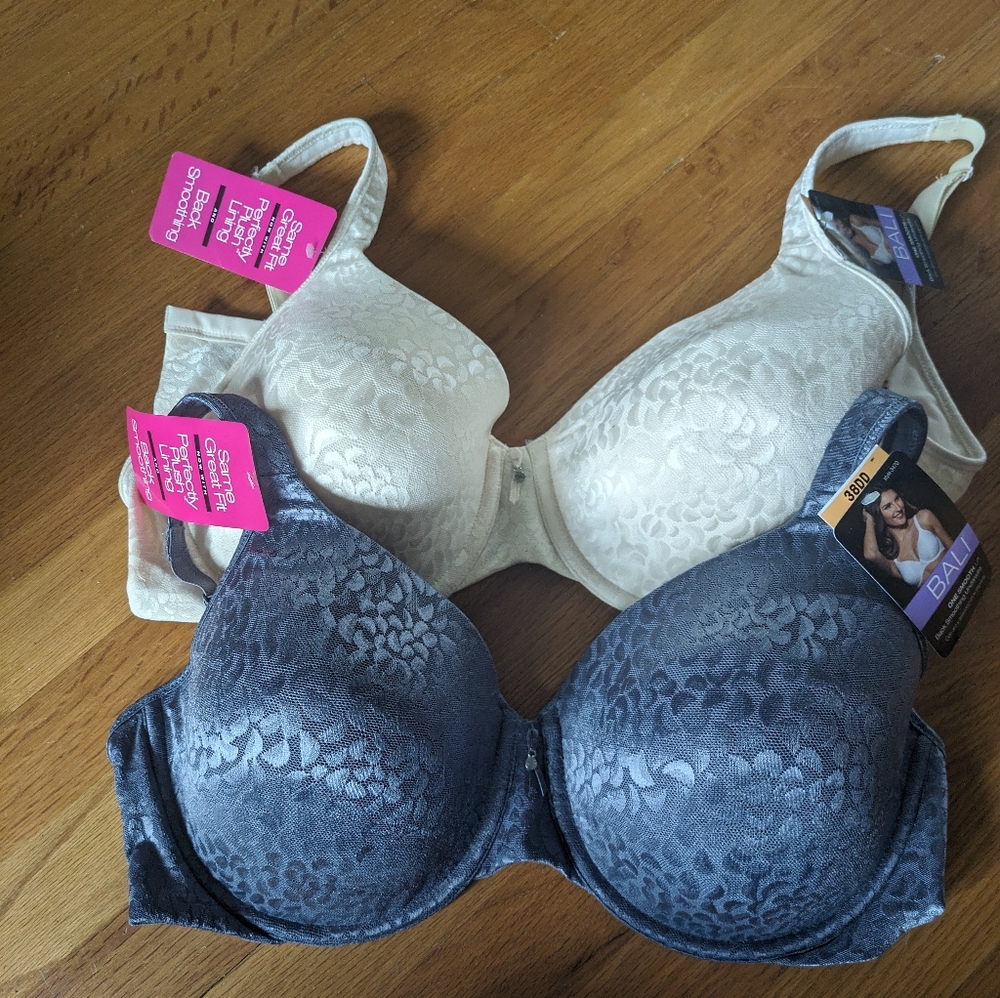 Bali NWT 2 bras 38DD